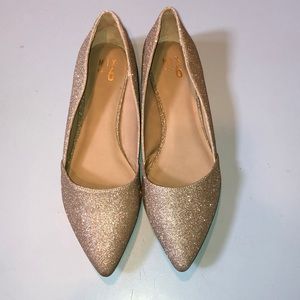 Sparkling gold flats in box